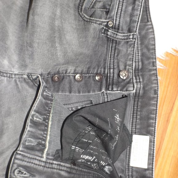 DIESEL INDUSTRIES Denim Jeans (31) - Picture 5 of 8
